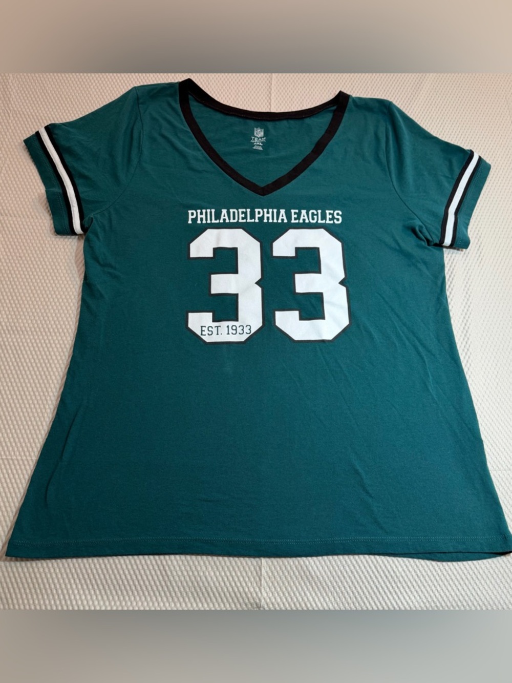 NFL Philadelphia Eagles V Neck Tee Women’s 2XL Birds Apparel Football Fan Gear
